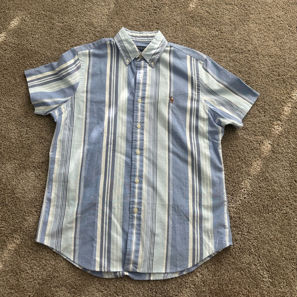 Ralph Lauren men’s short sleeved button down polo. Size Medium